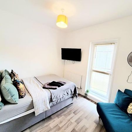 One Bedroom Apartment With A Terrace In Angel London Exteriör bild