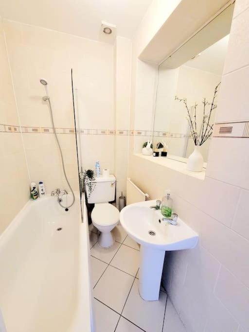 One Bedroom Apartment With A Terrace In Angel London Exteriör bild