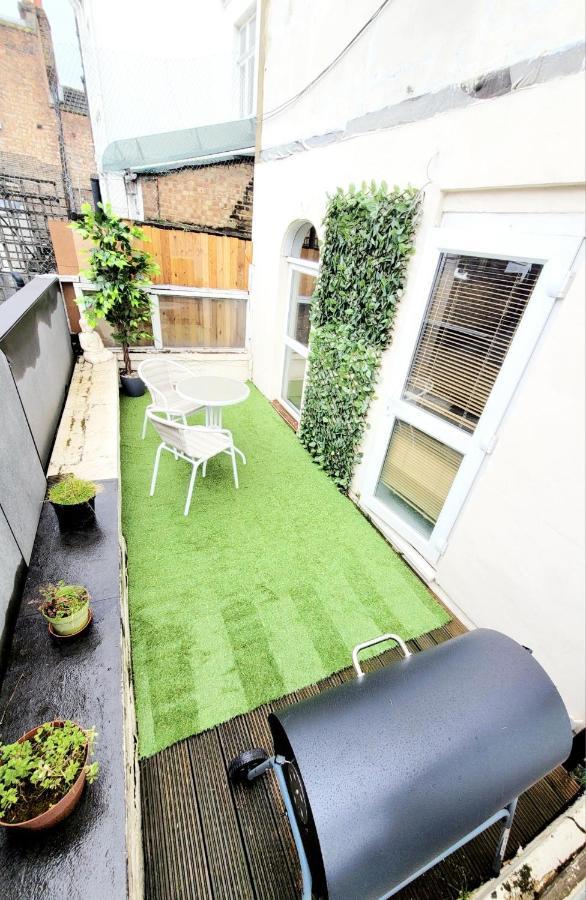 One Bedroom Apartment With A Terrace In Angel London Exteriör bild